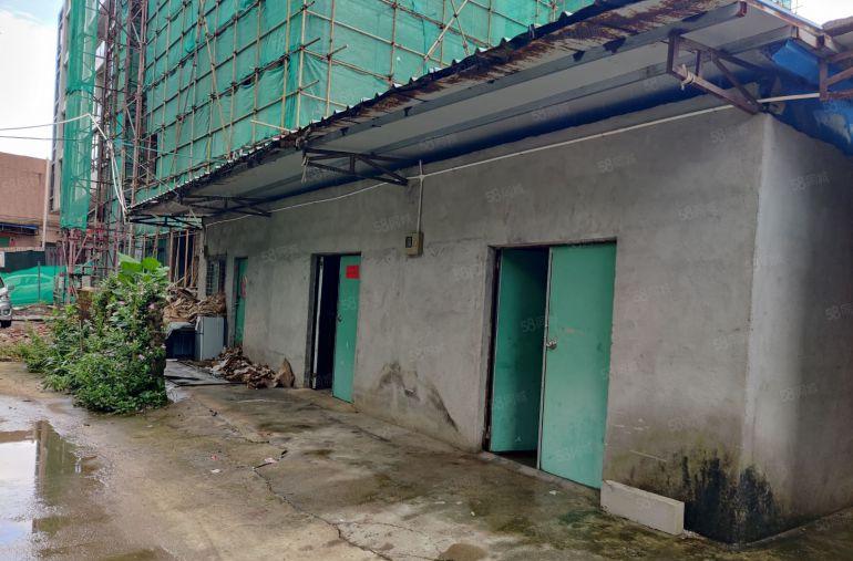 龙海一路新空出130平小房子，水电齐全带卫生间。