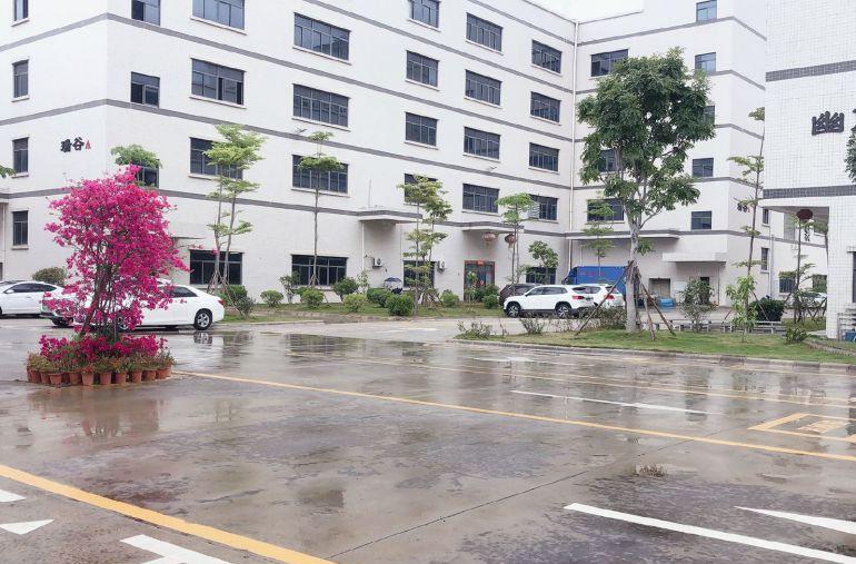 13块！临深大亚湾原房东实际面积800平出租水电齐全好招工。