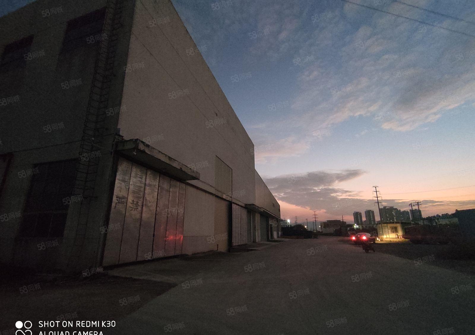 独门独院厂房，现成40吨行吊，原房东出租，证件齐全。