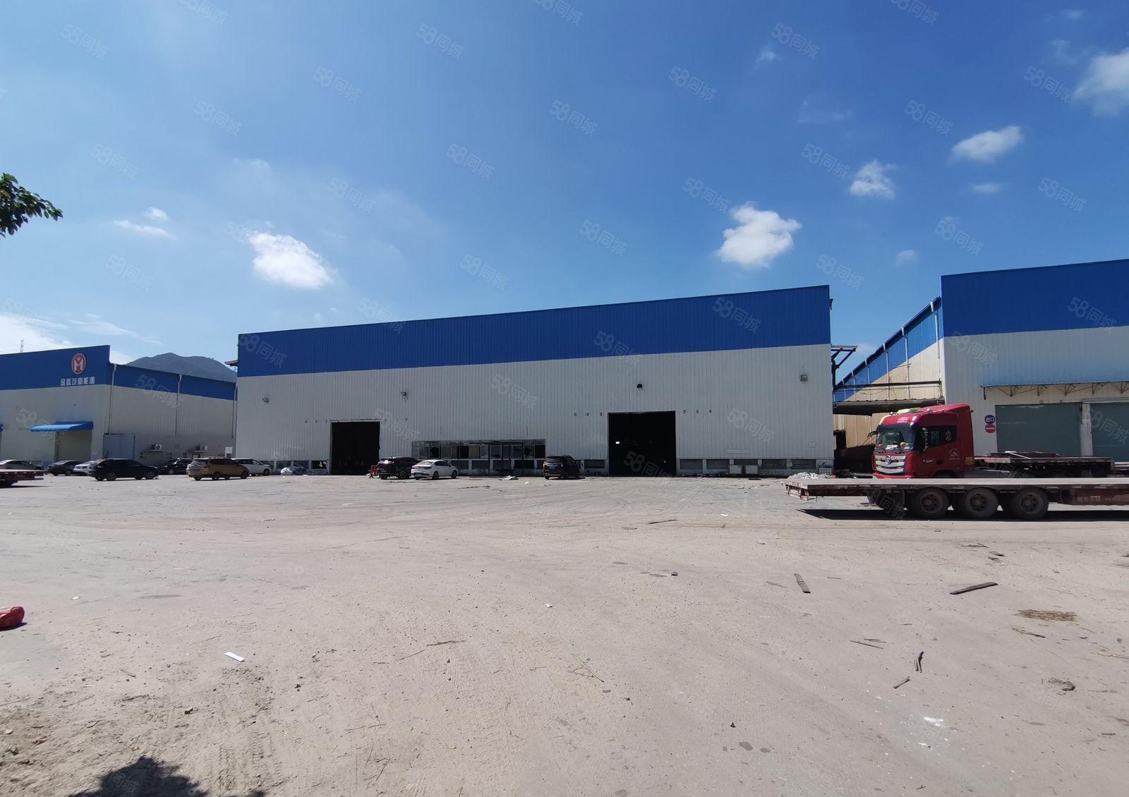 单一层钢结构厂房出租，层高13米，有行车，面积3万平，可分租