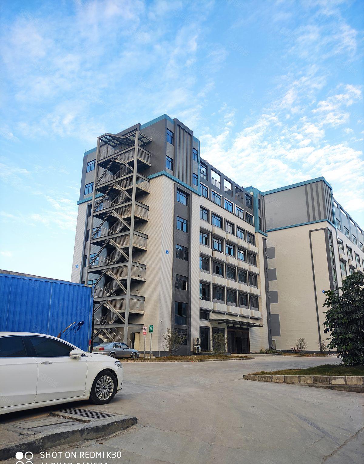 园区环境优美，配套设施完善，年底特价出租。