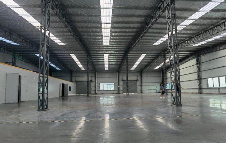 原房东，送精装修 一楼，无公摊面积，15元，层高7米，可分租