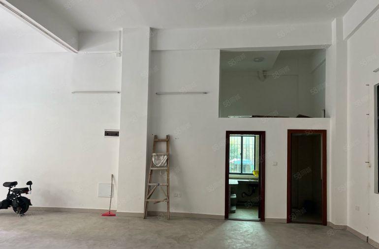 大亚湾澳头路边铺面出租，有阁楼，三相电，好停车。