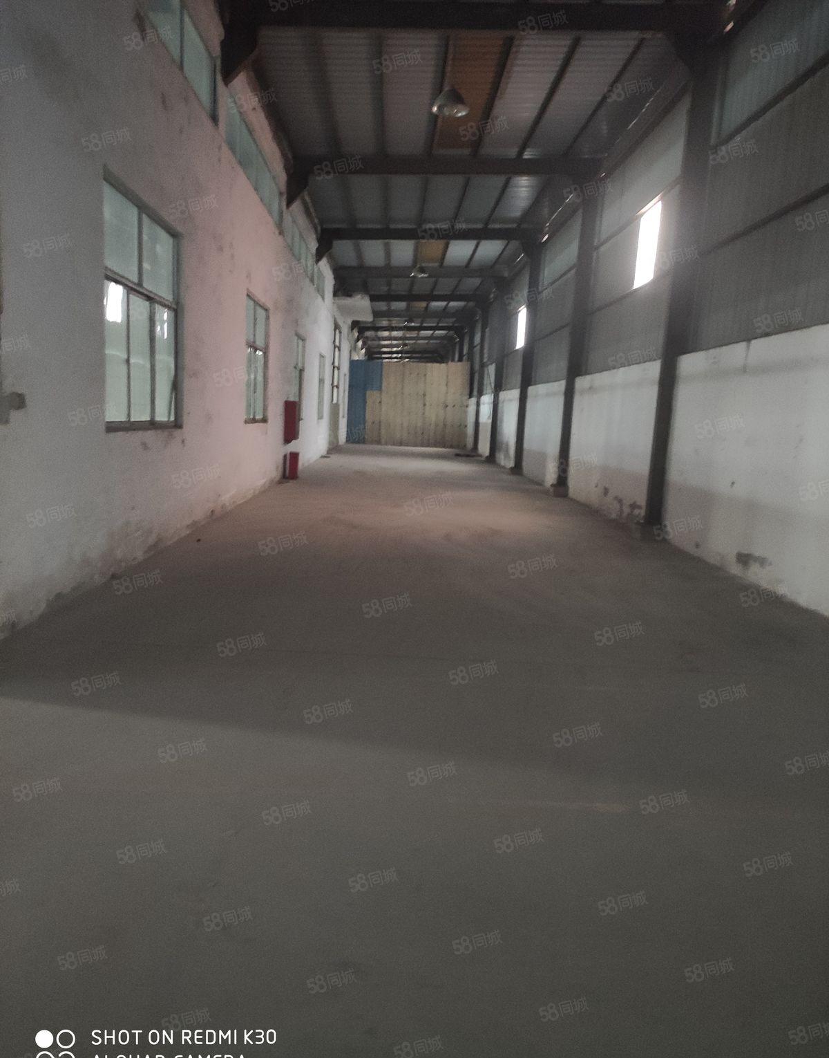 临深地段，室内有卸货平台，可进出17米大车，丙二级消防。