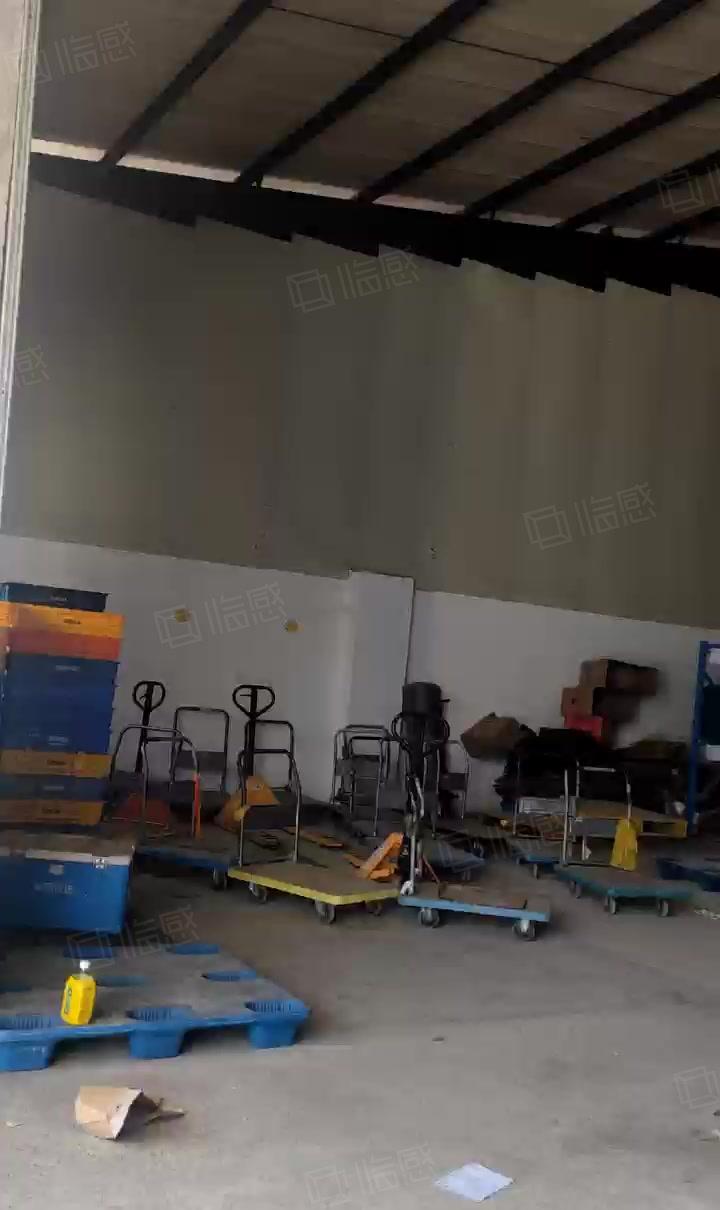 临深厂房，靠近主路，租金便宜