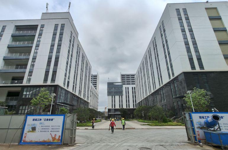 大亚湾比亚迪一楼3200平带装修红本厂房仓库出租可分租！