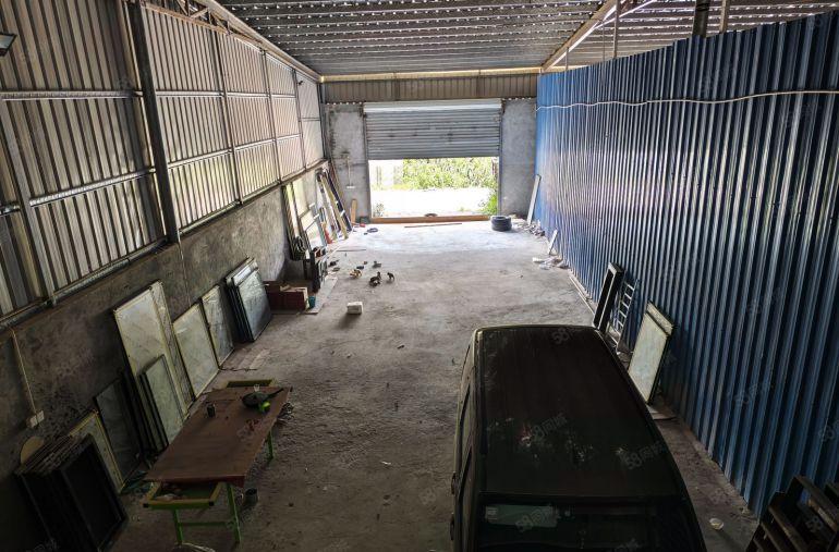 原房东滴水7米钢构出租，实际面积220平，现成办公室宿舍！