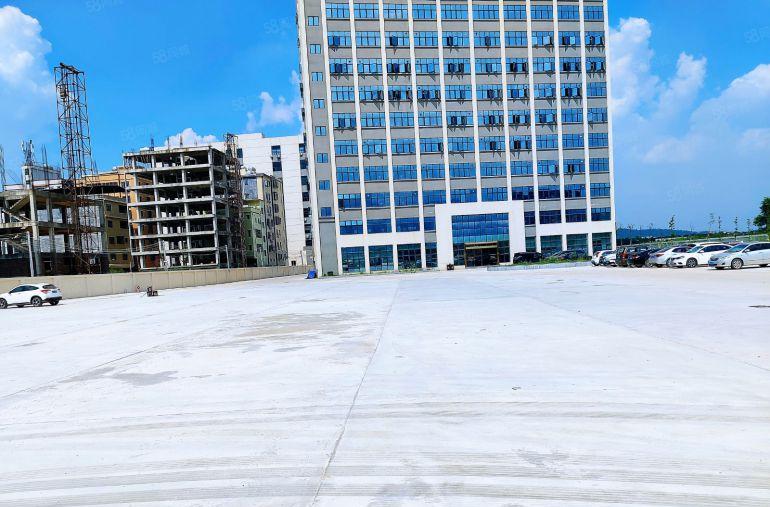 大亚湾西区，有地坪漆，有办公室，空地很大，主干道上