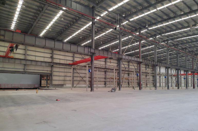 独栋钢结构高度12米，空地超大，厂房出租，面积4200平方米