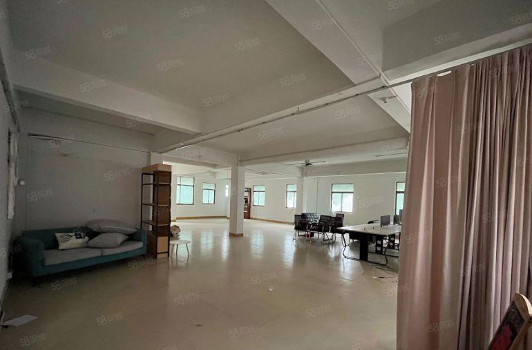 路边门面出租，面积120平，租金1200元