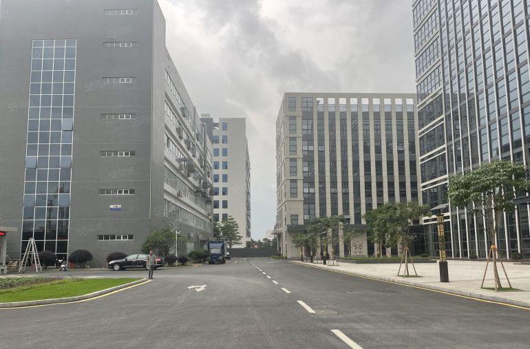 8块临深大亚湾楼上2700平厂房带精装修办公室出租，可分租