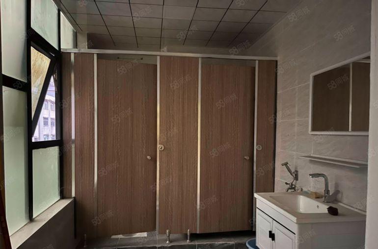 万达周边原房东厂房仓库300平米租金3000元月