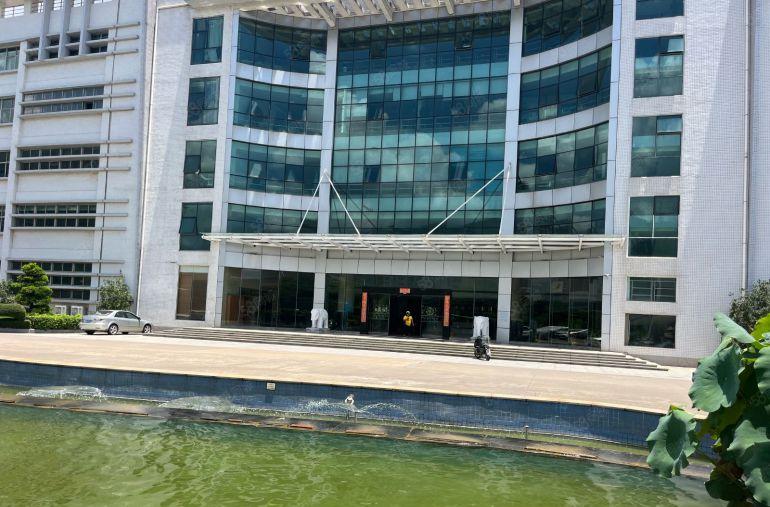 大亚湾11元红本标准厂房，带卸货平台。可分租。