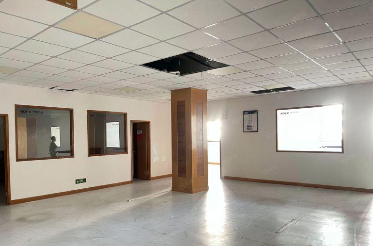 7块大亚湾中心区新出楼上1000平现成装修办公室厂房低价出租