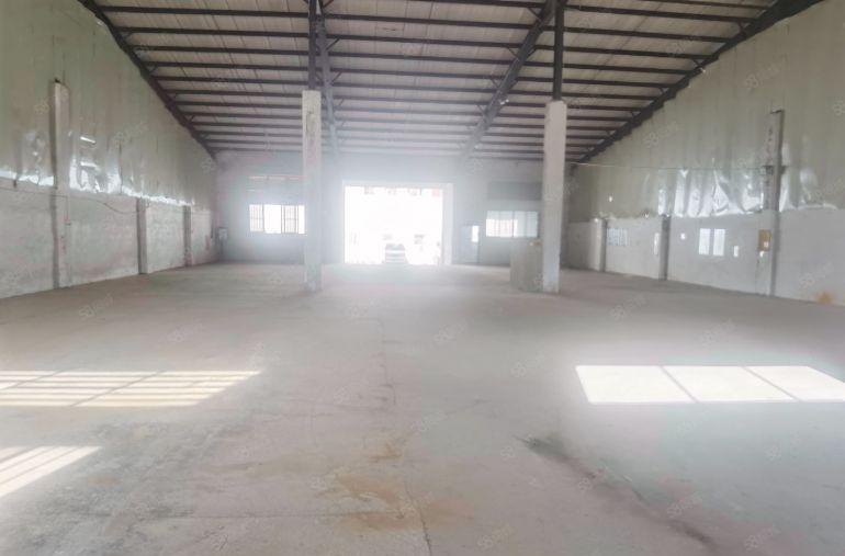 临深地段独门独院一楼钢构面积2800平，大小面积可分租九成新