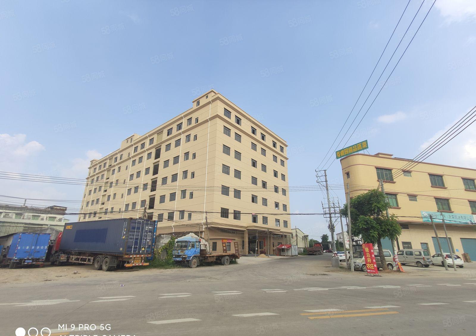 带现成喷油环坪标准厂房出租，1000平方起租，形象超好。