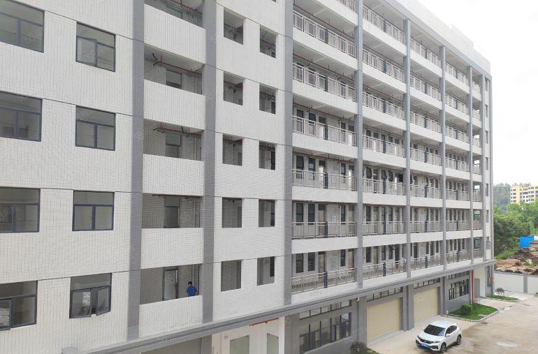 原房东独门独院红本标准厂房实际面积出租，产权清晰，证件齐全