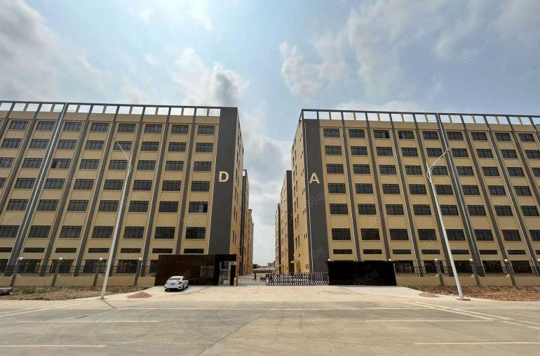 博罗县龙溪厂房出租，证件齐全，原房东，5吨电梯，配套齐全。