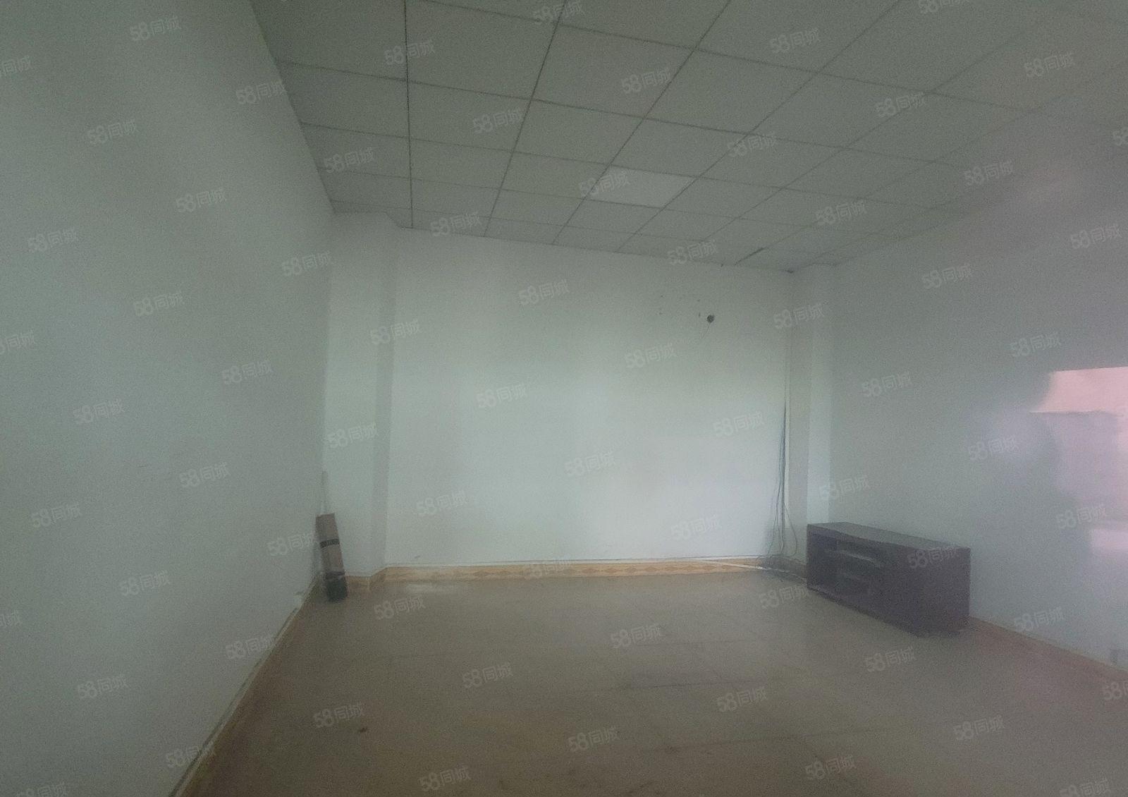 园洲厂房加宿舍1680平方，现成装修办公室，带空调，水电现成