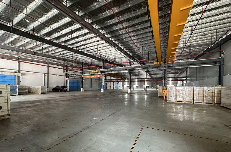 东莞附近带现成行车8米钢构厂房低价充足原房东有红本可分租龙溪