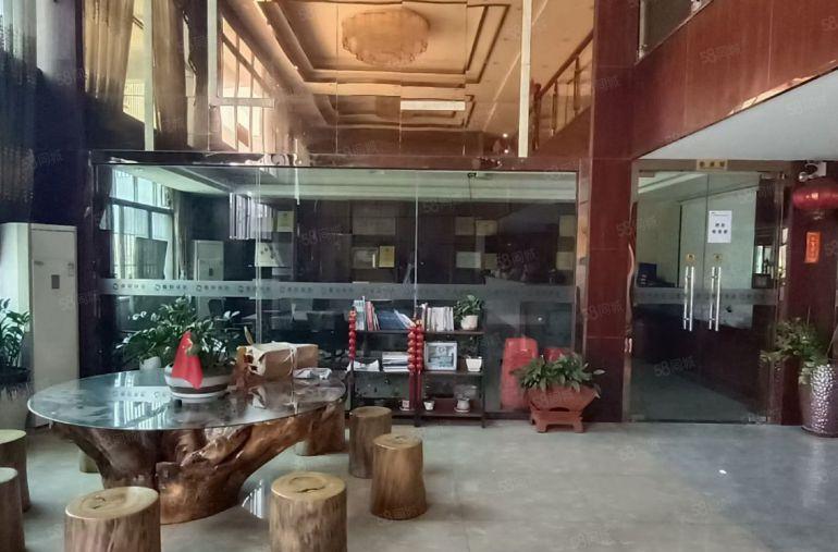 园洲镇，独院钢构厂房，带七部10吨航车！可分租！