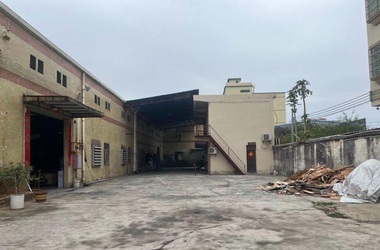 园洲镇上南村委砖墙到顶单一层独门独院厂房低价出租，超大空地