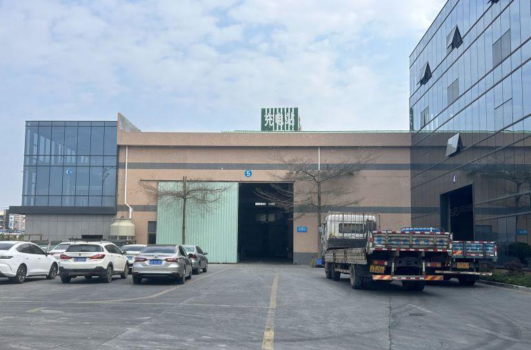 13块！独门独院9000平滴水10米带4部行车厂房仓库出租。