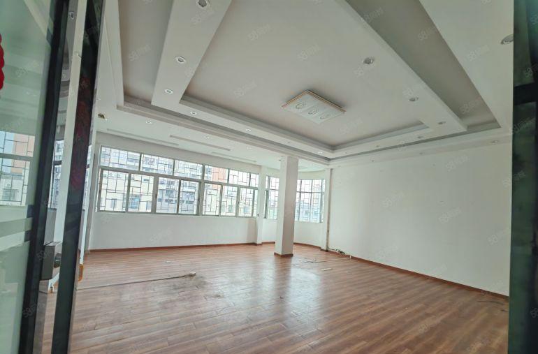 园洲企石桥新建厂房每层650平，有2吨货梯，水电齐全