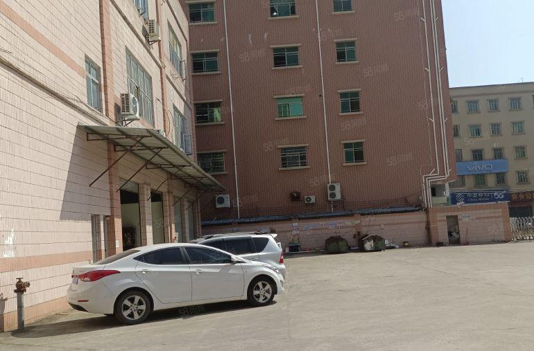 繁华地段工业园区一楼厂房分租，交通方便，停车方便，易招工