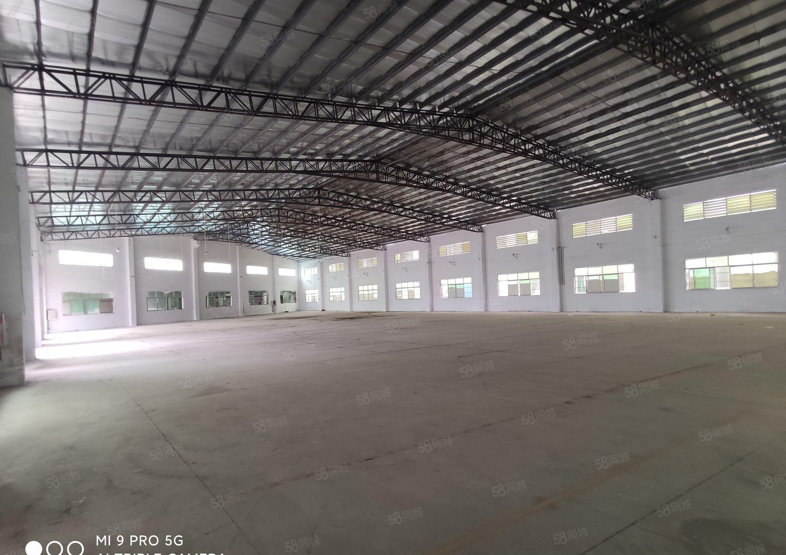 石湾镇新出砖墙到顶经典小独院单一层，证件齐全。