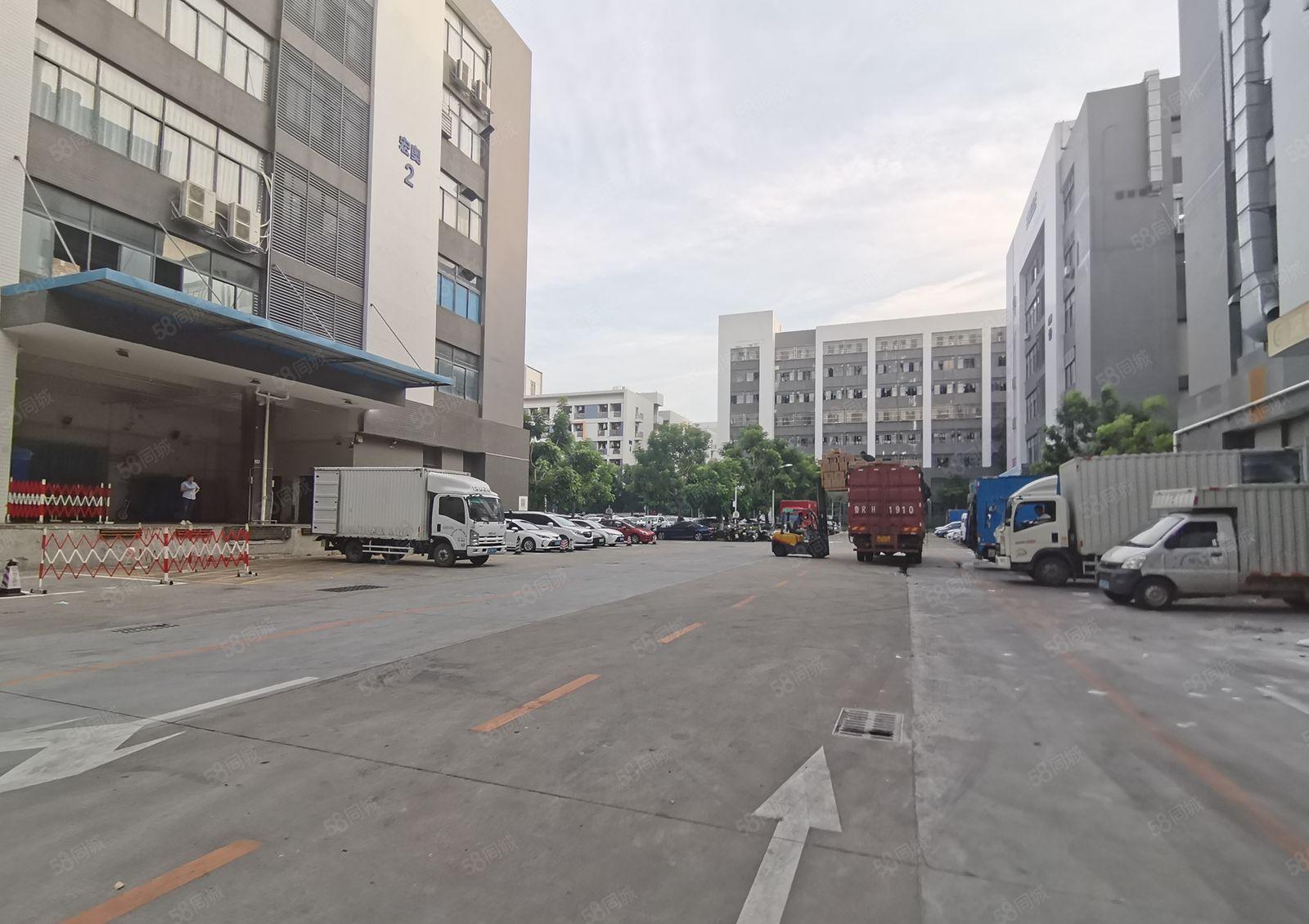 园洲九谭工业区楼上2000平厂房仓库原房东出租刻板环评可分租