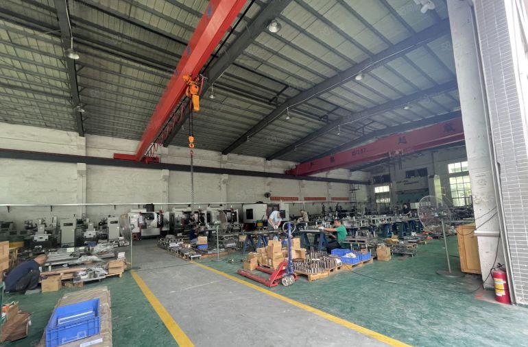 新出原房东自带航车2部单一层厂房出租