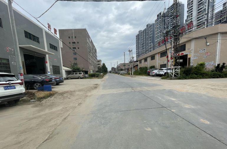 新出原房东自带航车2部单一层厂房出租，