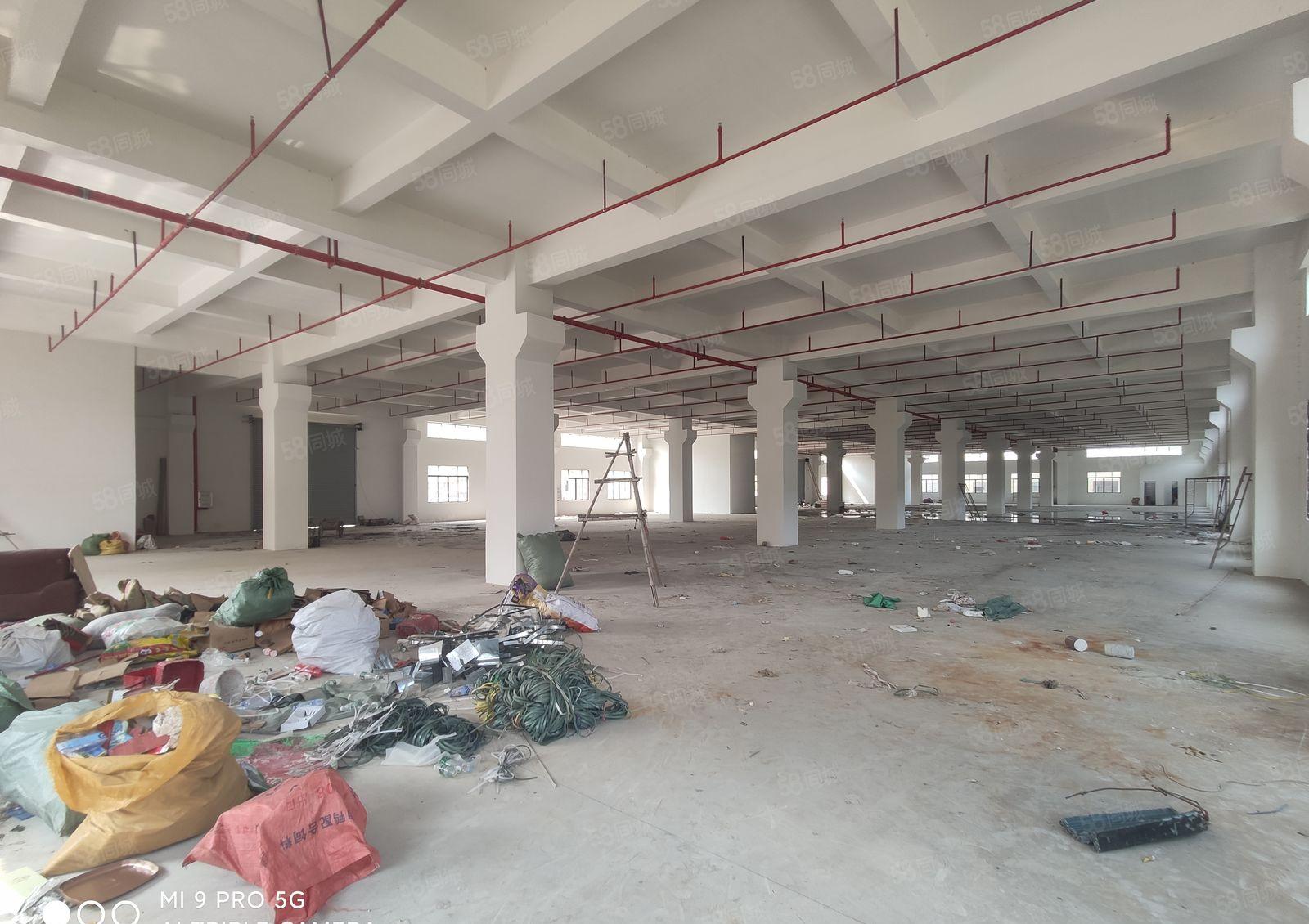 带现成喷油环坪标准厂房出租，1000平方起租，形象超好。