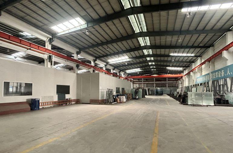 13块！独门独院9000平滴水10米带4部行车厂房仓库出租。