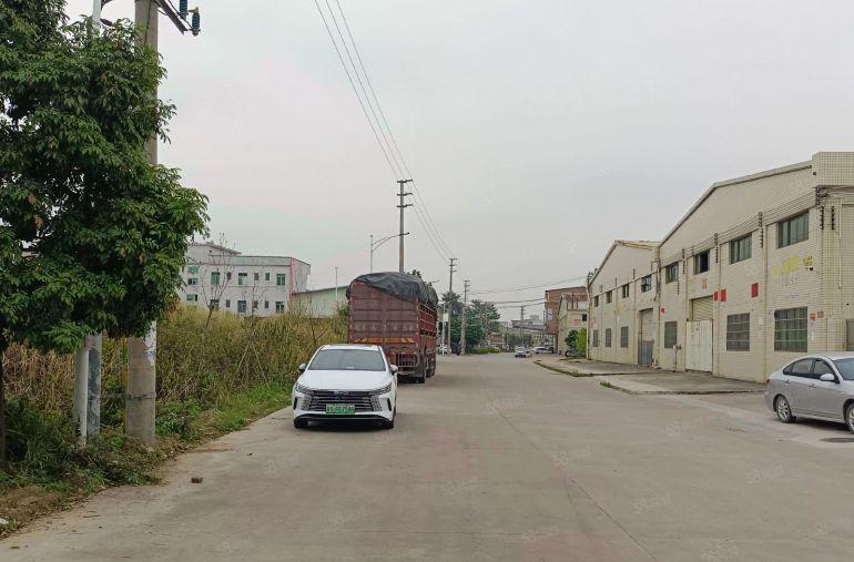 园洲独院砖墙厂房低价出租3800平方，周边无居民。证件齐全。