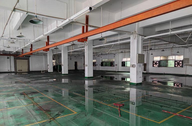 工业区，标准厂房一楼，带现成行车，主线到车间，现成办公室