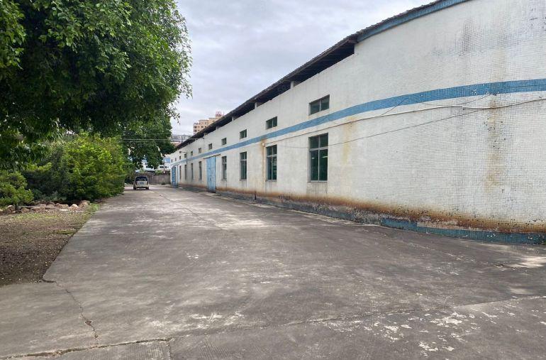 10元钢结构厂房出租大小可分租四角楼高速口独院34000平