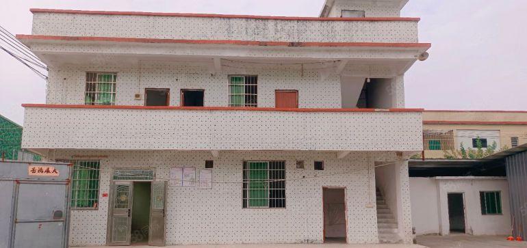 园洲小独院厂房底价出租1350平方。交通方便，可做小污染