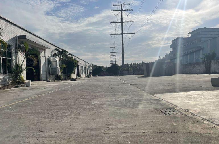 10块！独院空地2000平离东莞一条马路拖头可进红本厂房仓库