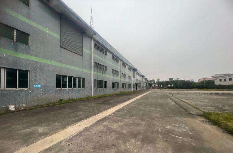 独门独院滴水10米长度130米空地12000全部硬化