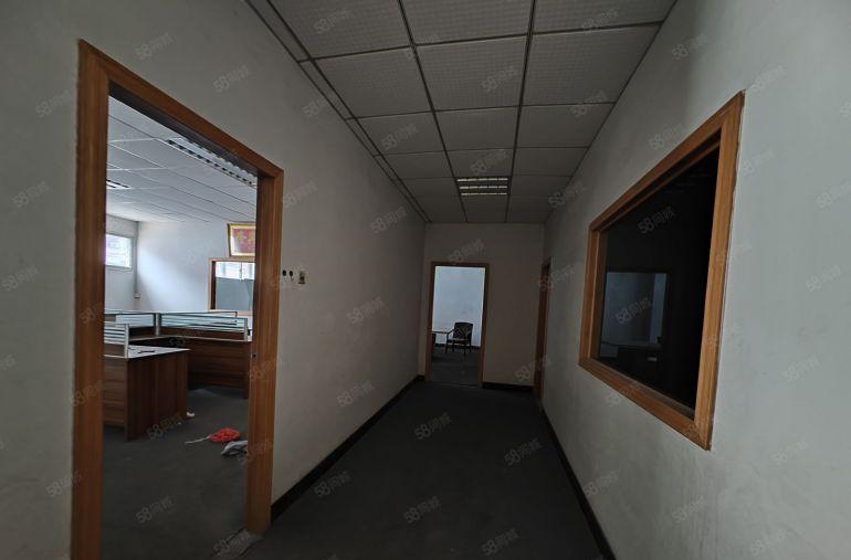 龙溪国道旁新出原房东实地面积出租厂房，带办公室豪华装修