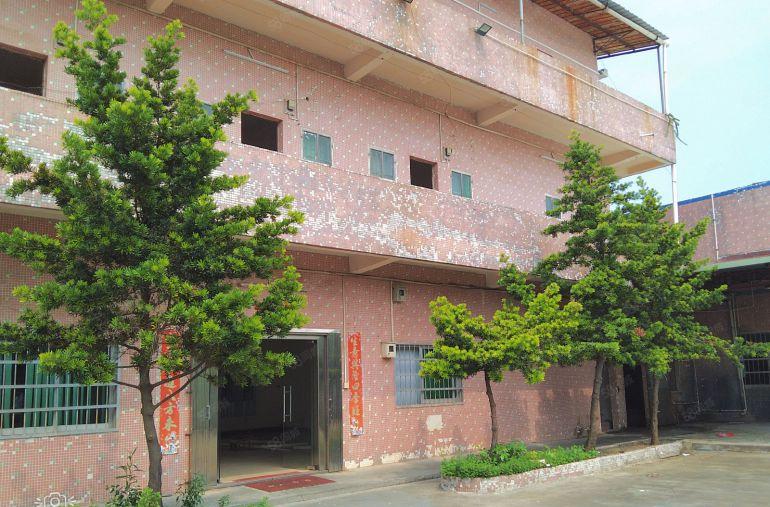 博罗县园洲镇低价厂房出租，单一层厂房3200平米，宿舍600