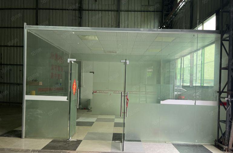 出租大岭沙梨园附近1100平方钢结构厂房，可租一半，单价12