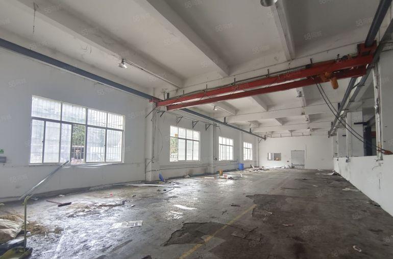 大岭工业区主干道旁一楼1100平带2部行车一楼5.4米高空地