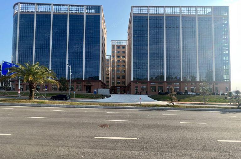 仲恺新出主干道旁边原房东2000平米厂房低价出租带装修可分租