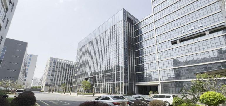 新出八元仲恺楼上整层2000平厂房仓库低价出租原房东实际面积