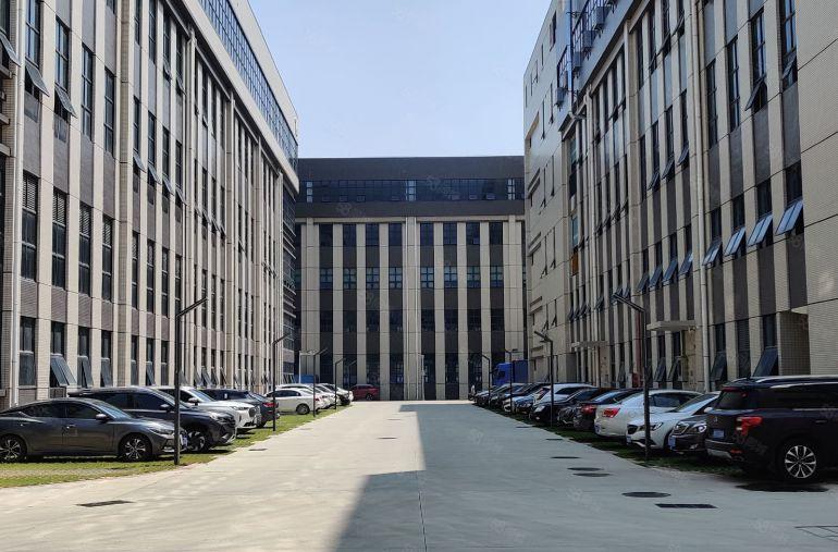 8元低价厂房出租！320平方起分！位置好配套齐全有货梯