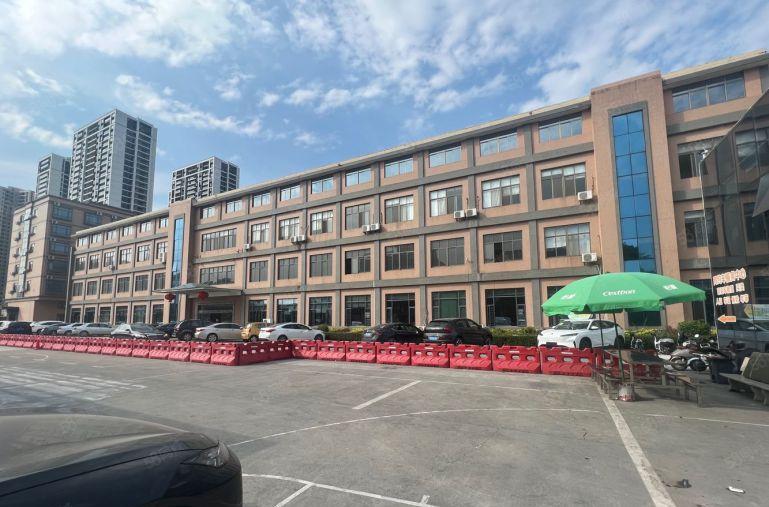 仲恺新出原房东2000平大小可分带现成装修厂房低价出租