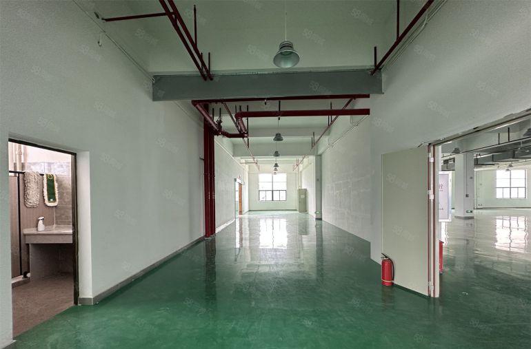 沥林高速路口楼上1200平水电齐全红本厂房低价出租可分租